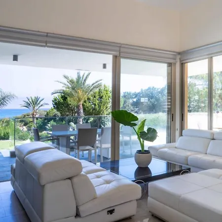 Vilă Harmonia - 4 Bedroom Luxury Beach Front With Private Pool