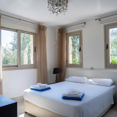 Harmonia - 4 Bedroom Luxury Beach Front With Private Pool Polis