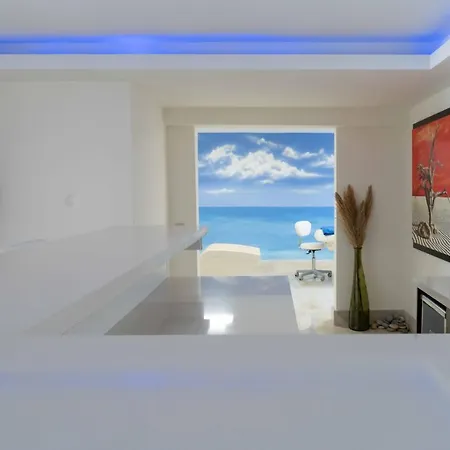 Vilă Harmonia - 4 Bedroom Luxury Beach Front With Private Pool