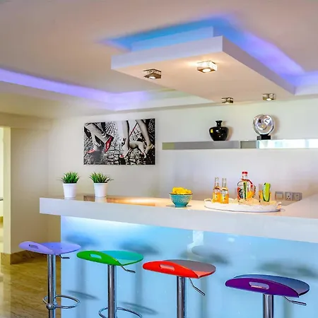 Harmonia - 4 Bedroom Luxury Beach Front With Private Pool Vilă