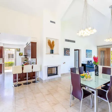 Harmonia - 4 Bedroom Luxury Beach Front With Private Pool Vilă Polis