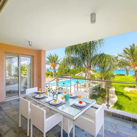 Harmonia - 4 Bedroom Luxury Beach Front With Private Pool Vilă