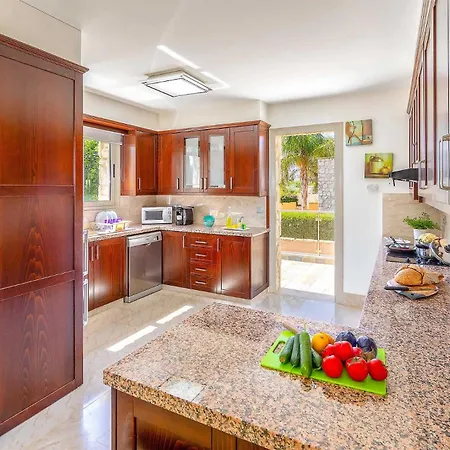 Vilă Harmonia - 4 Bedroom Luxury Beach Front With Private Pool Polis