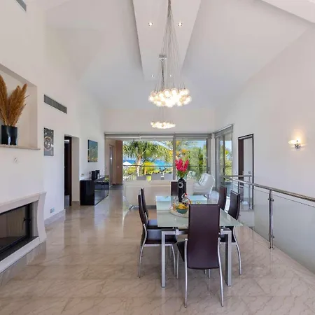 Harmonia - 4 Bedroom Luxury Beach Front With Private Pool Vilă *